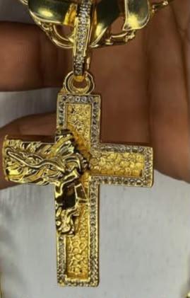 Pingente Premium “Cruz com Face de Cristo Cravejada”