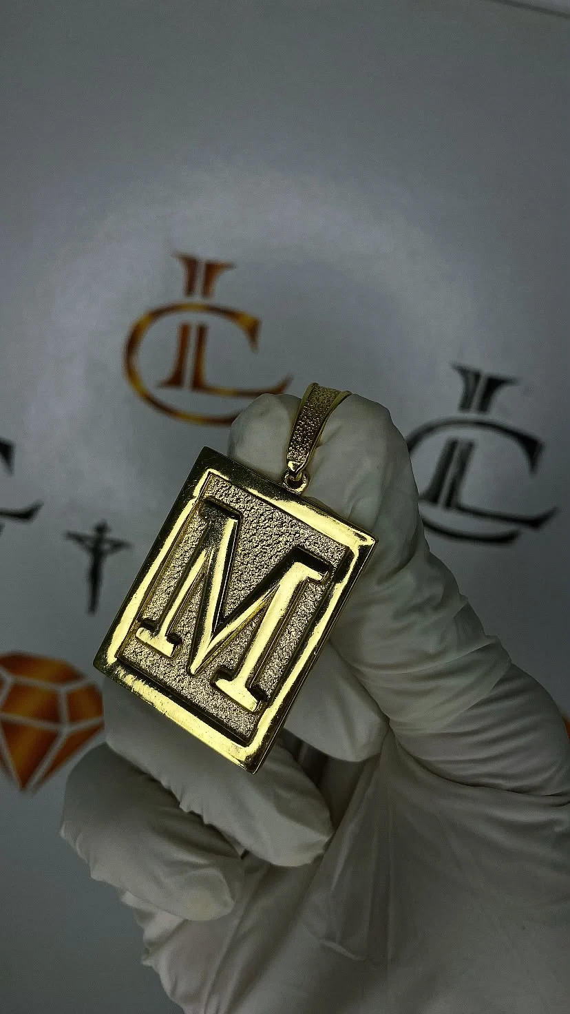 Pingente Premium Personalizado Inicial M