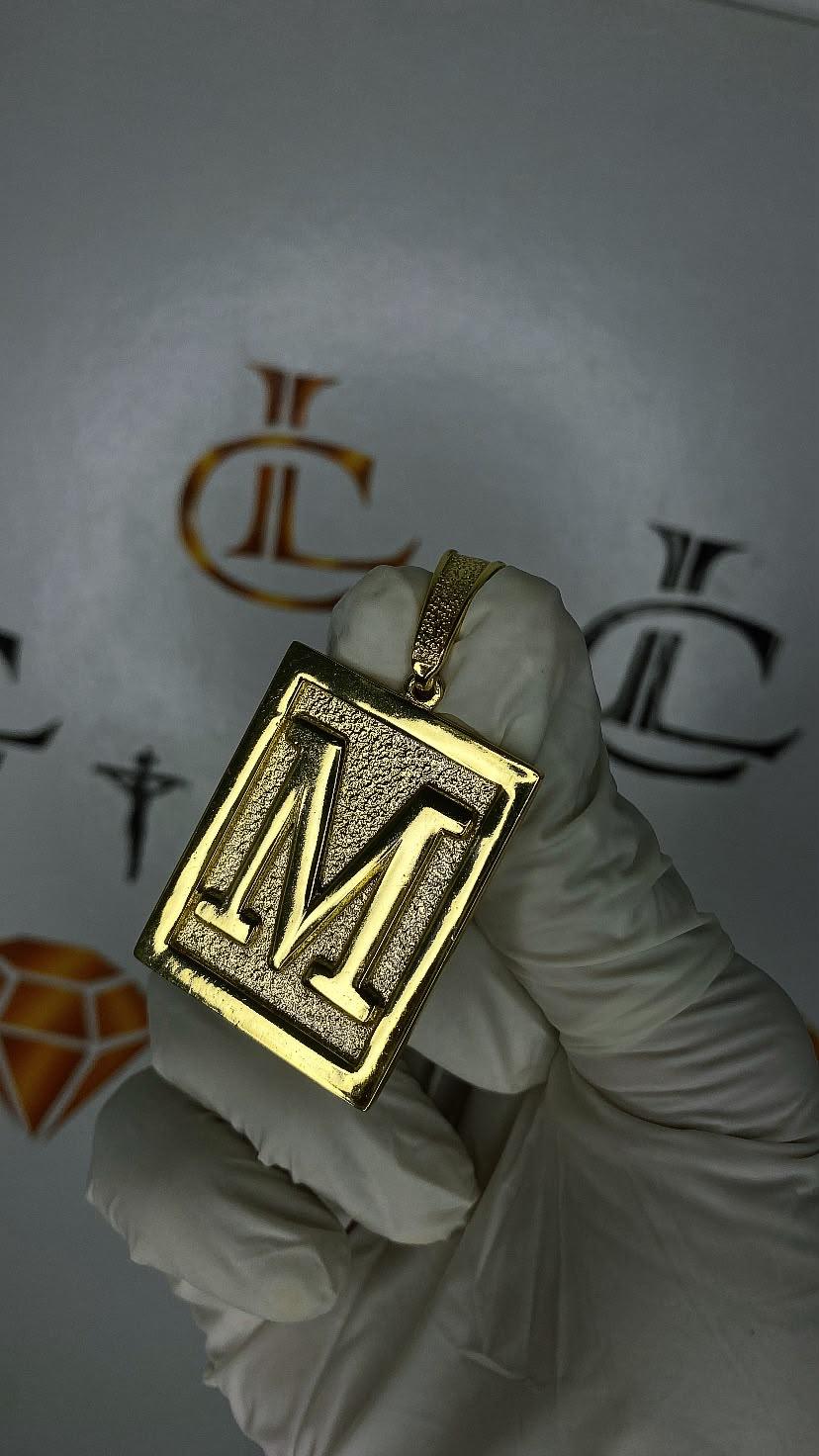Pingente Premium Personalizado Inicial M